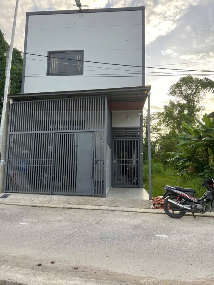 Dãy mini house 10 phòng mặt tiền Bờ Kè Rạch Hàng Bàng, Long Tuyền, 5.8 tỷ - Đầu tư sinh lời ổn định!