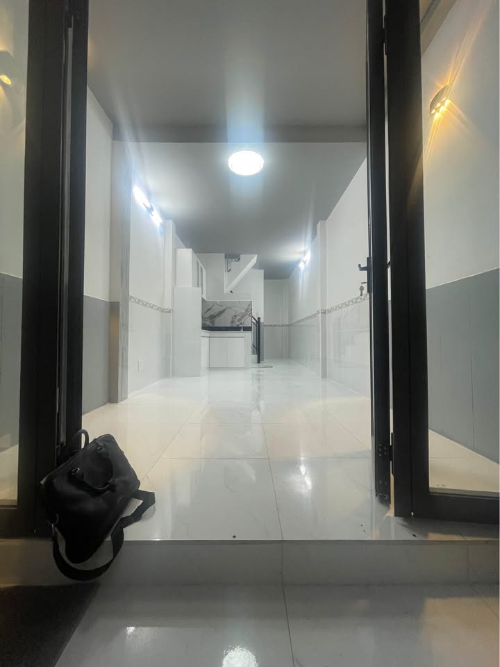 Nhà mới đường Ba Tháng Hai quận 10, 30m² giá thỏa thuận - Dọn vào ở ngay!