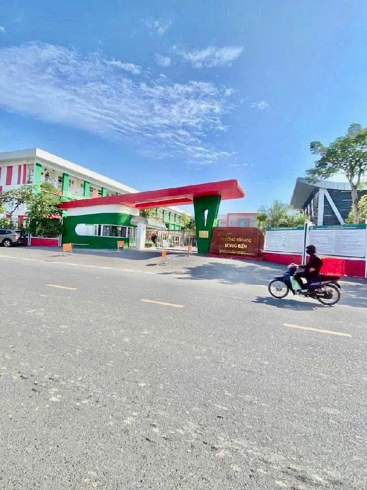 Nhà mặt tiền Cổ Linh, Long Biên 100m² giá 1.5 tỷ - Kinh doanh thuận lợi!