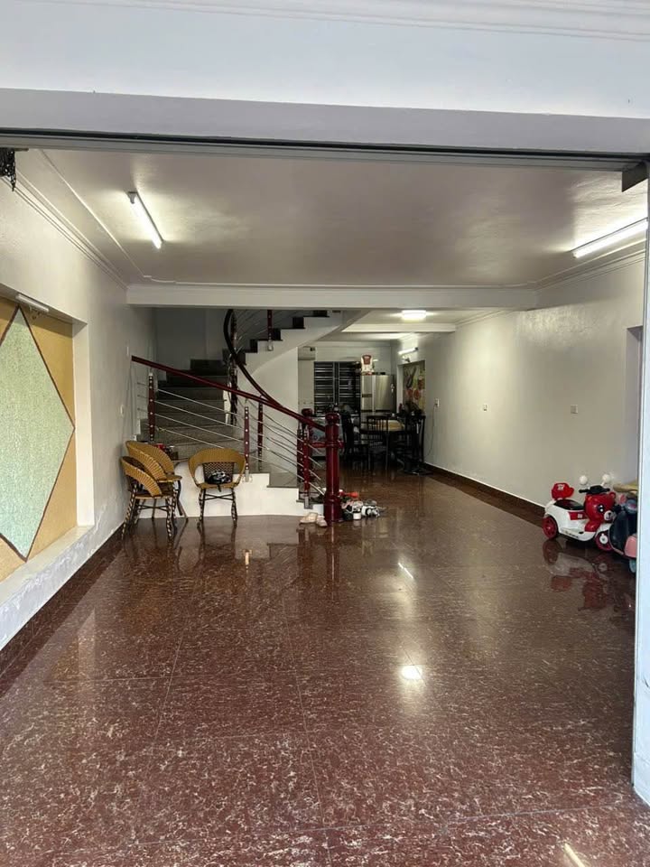 Nhà 3 tầng mặt đường Trần Quốc Nghiễn, Hạ Long 90m² giá 8.2 tỷ - Sẵn sàng giao dịch!