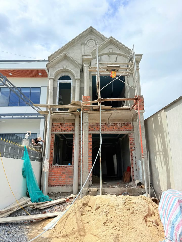 Nhà mái thái Gò Đại, Diên Sơn 160m² giá 2.4 tỷ - Thiết kế sang trọng, hoàn thiện đẹp!