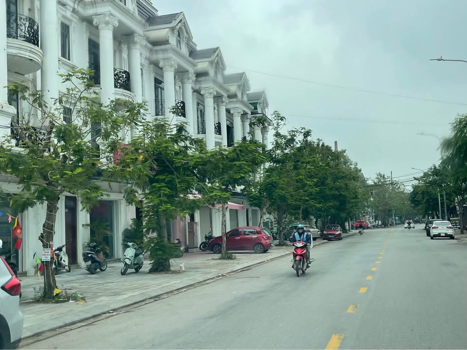 Nhà 3 tầng mặt tiền đường Trương Văn Lĩnh 150m² - Vị trí đắc địa cho kinh doanh!