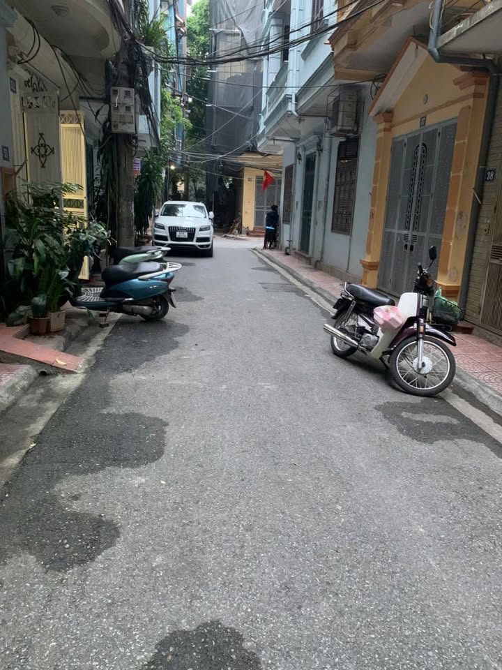 Nhà phân lô Trần Cung 51m² giá 15.8 tỷ - Vị trí đắc địa, ô tô đỗ cửa!