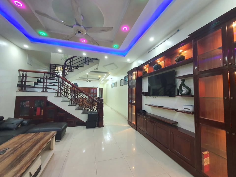 Nhà 3 tầng đẹp phố kinh doanh Liên Bảo, Vĩnh Yên 115m² giá chỉ 7 tỷ