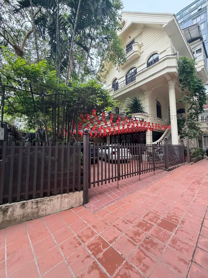 Nhà riêng Tô Ngọc Vân, Tây Hồ 150m² giá 79 tỷ - Vị trí đắc địa gần Hồ Tây!