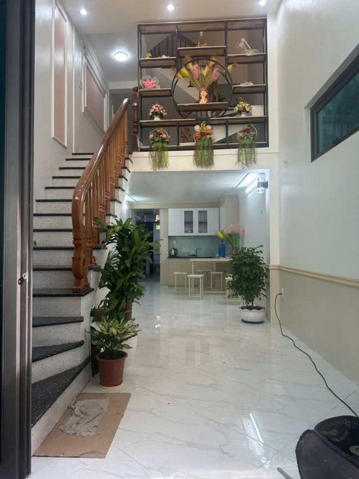 Nhà 3 tầng tại ngõ 198 Giải Phóng, Nam Định - Giá 2.1 tỷ, chính chủ bán gấp!