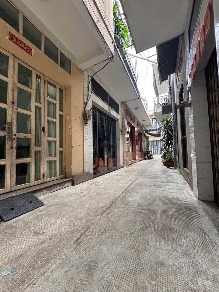 Nhà hẻm 4m Đồng Đen, Tân Bình 24m² giá 3.98 tỷ - Cơ hội vàng cho nhà đầu tư!