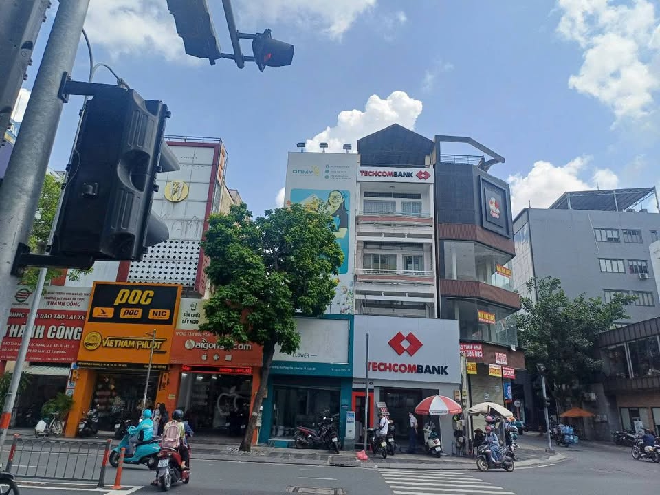 Cho thuê nhà mặt tiền đường Ba Tháng Hai, quận 10 - Diện tích 130m² chỉ 65 triệu/tháng!