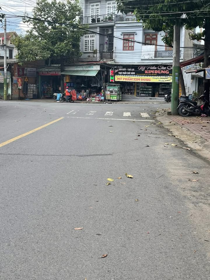 FrontHouse mặt tiền chợ Dĩ An 105m² giá 7.5 tỷ - Kinh doanh sầm uất!