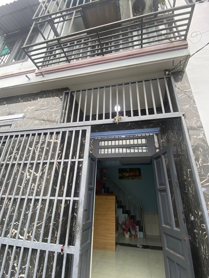 Nhà phố Dĩ An 35m² giá 1.35 tỷ - Gần chợ xóm nghèo, chính chủ bán!