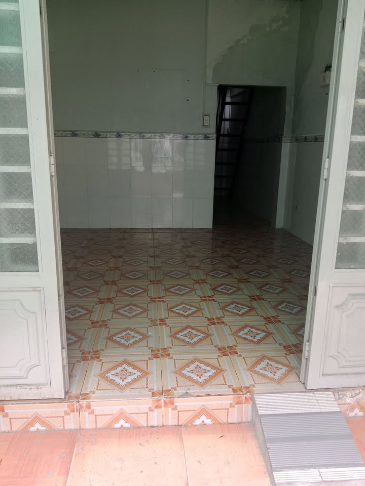 Nhà riêng Dĩ An 40m² giá 600 triệu - Gần trường học, tiện ích đầy đủ!