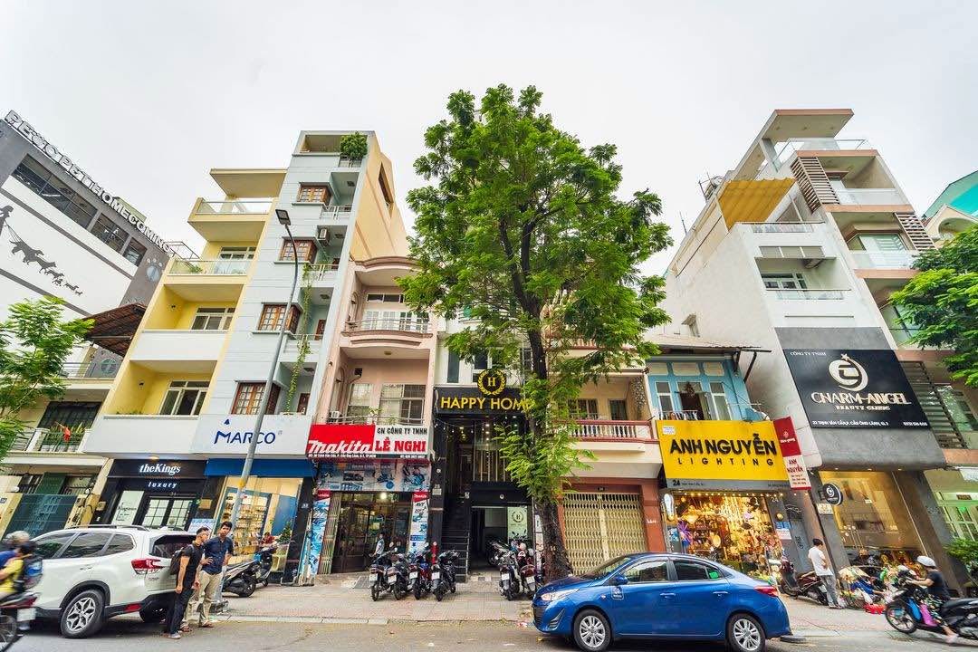 Khách sạn 8 tầng trung tâm Quận 1 - 56m² giá chỉ 50 tỷ - Đầu tư sinh lời cao!