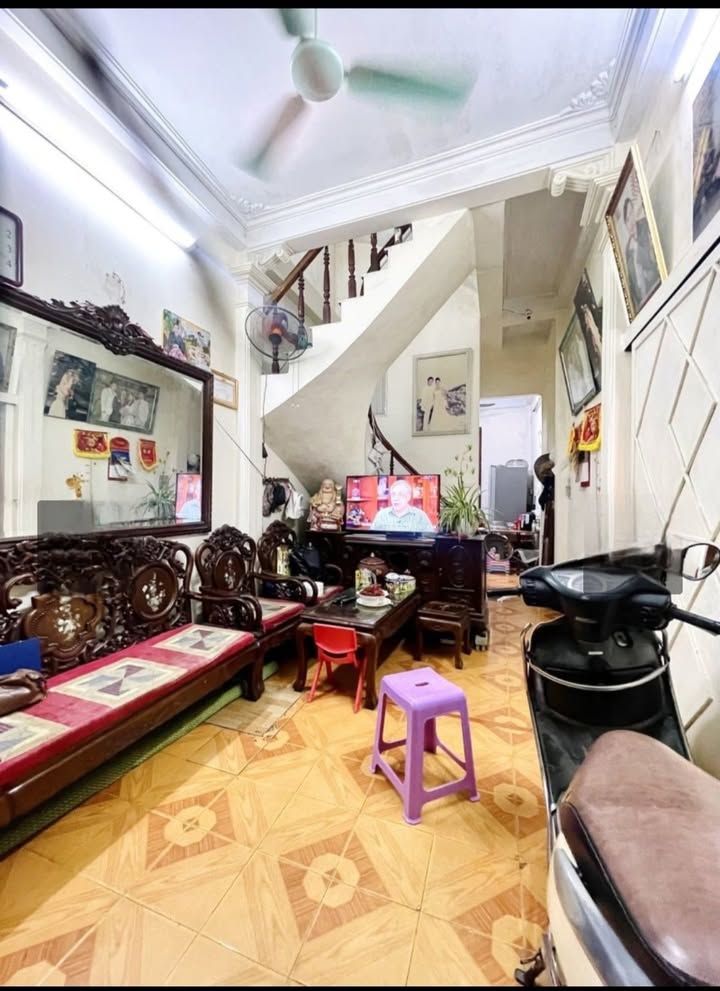 Bán FrontHouse tại Thanh Xuân, 34m², giá 9.5 tỷ - Mặt ngõ kinh doanh sầm uất!