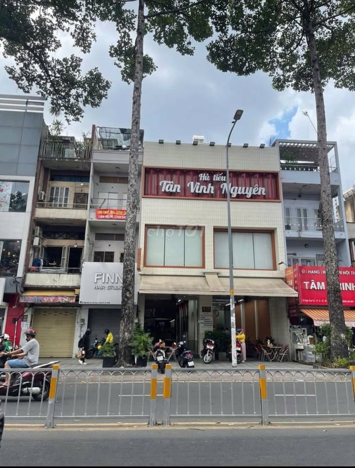 Nhà nguyên căn cho thuê tại 9-13 Ngô Gia Tự, Quận 10 - Diện tích 180m², giá 160 triệu/tháng