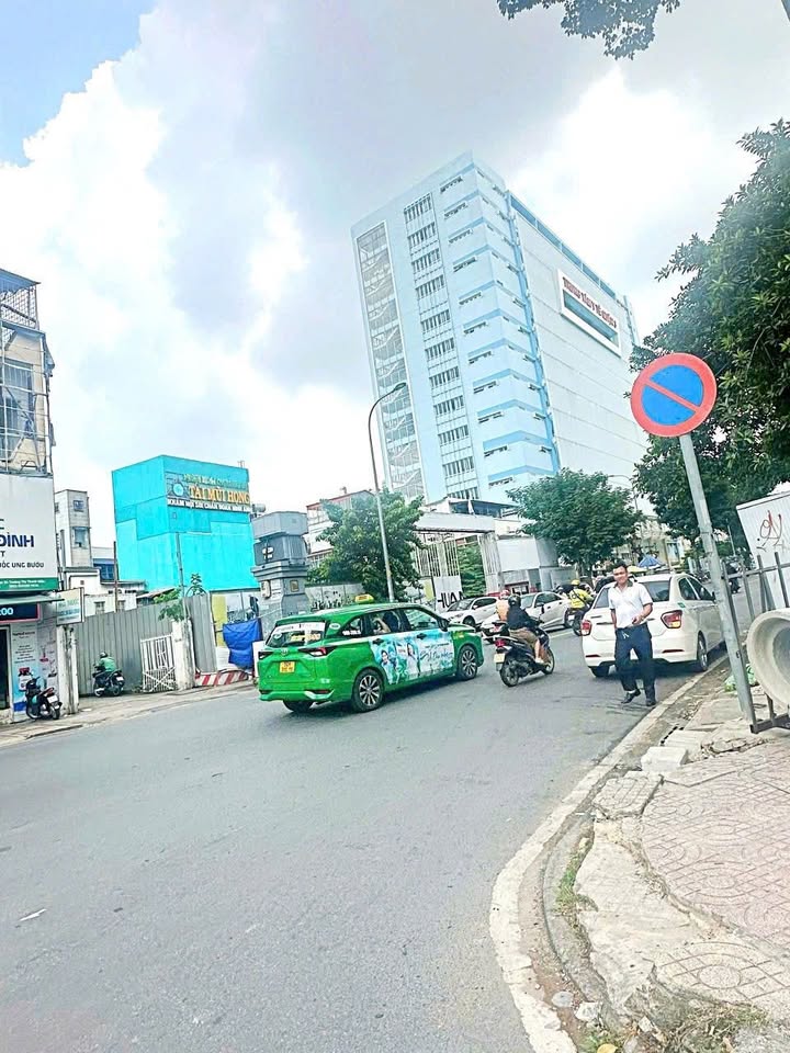 Khách sạn cho thuê tại Bến Thành, Quận 1 - Diện tích 184m², mới 100%!