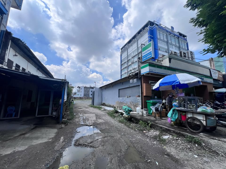 Nhà nguyên căn cho thuê đường Nguyễn Tất Thành, quận 4, diện tích 280m² - Giá chỉ 45 triệu/tháng!