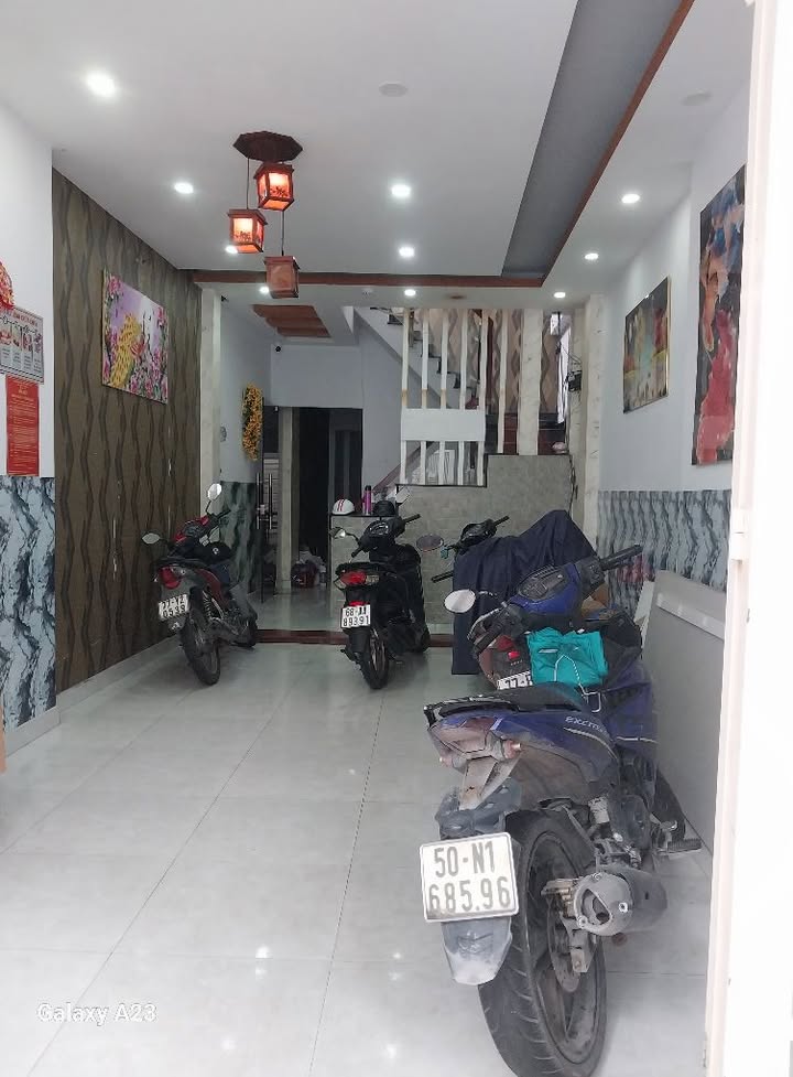 Căn hộ dịch vụ gần cầu Nguyễn Văn Cừ, quận 8 - Sang nhượng gấp!