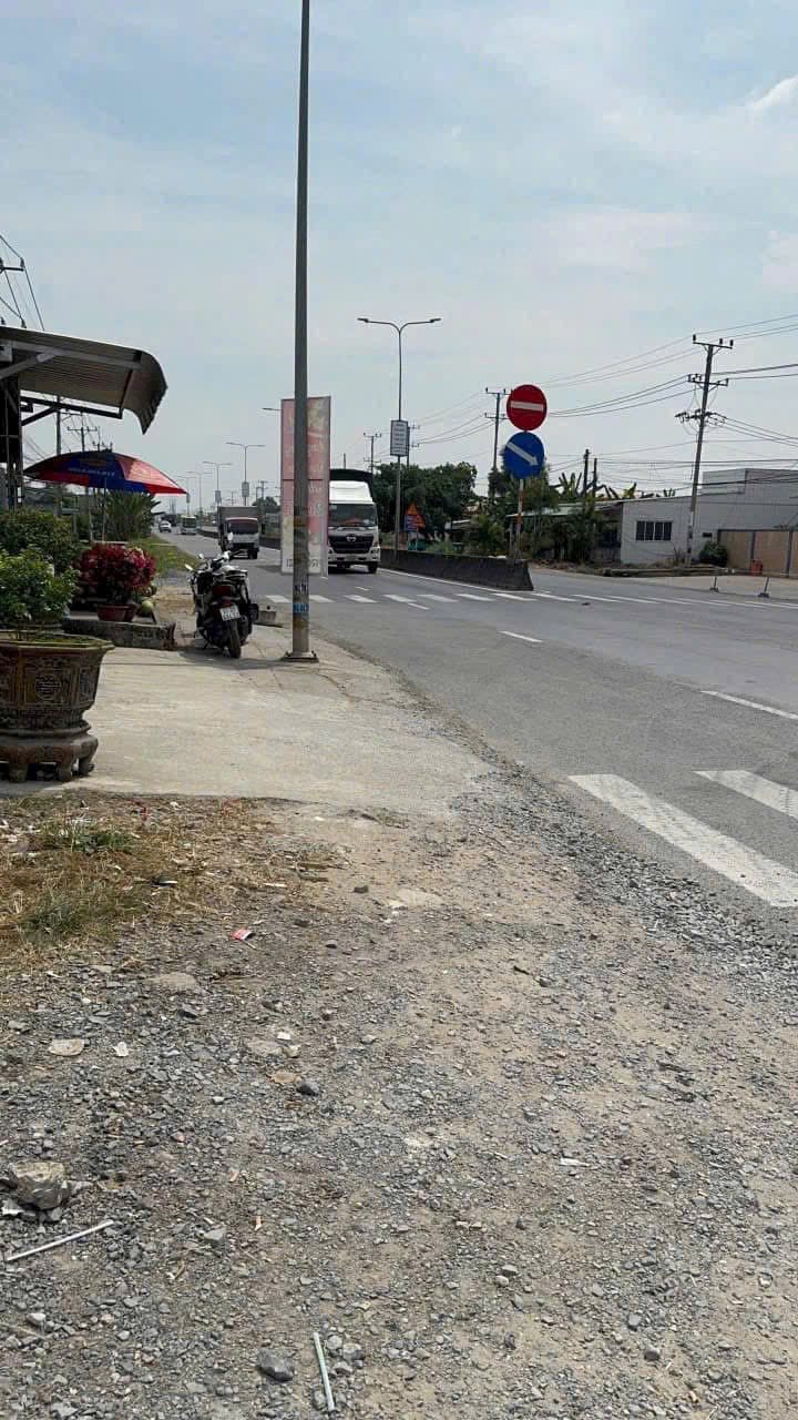 Bán đất thổ vườn 2.992m² mặt tiền ĐT830 - Đầu tư sinh lời tốt!