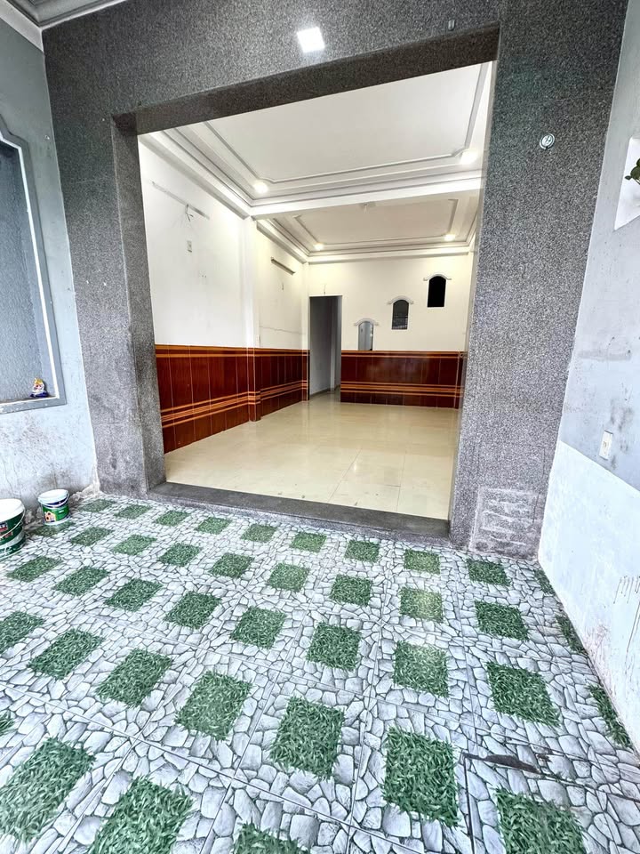 Nhà nguyên căn cho thuê mặt tiền Nguyễn Đức Cảnh, Nha Trang 100m² - Vị trí đắc địa gần ngân hàng và trung tâm tiếng Anh!