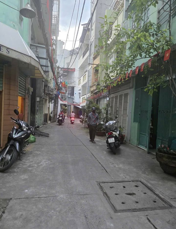 Nhà phố Cách Mạng Tháng 8, Quận 10, 38m² giá 5.85 tỷ - Hẻm xe hơi thông thoáng!