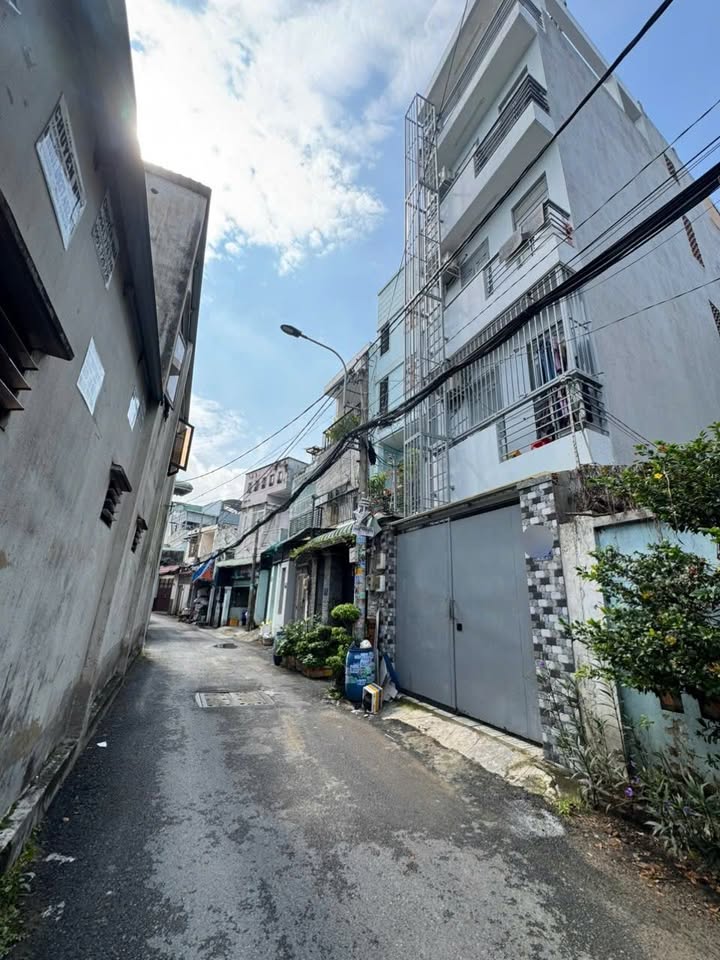 Căn hộ dịch vụ 5 tầng mặt tiền Linh Tây Thủ Đức 62m² giá 7.6 tỷ - Đầu tư sinh lời hấp dẫn!