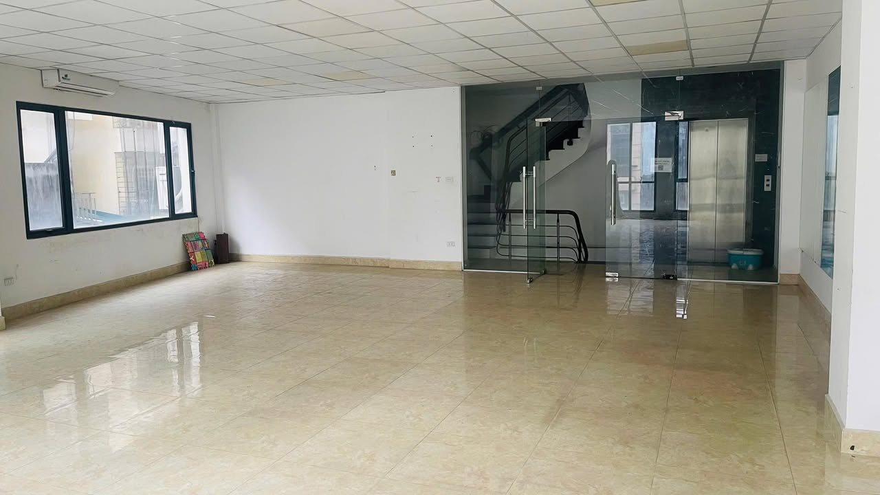 Văn phòng cho thuê tại Mễ Trì Thượng 100m² giá 11 triệu - Sẵn sàng vào làm việc!