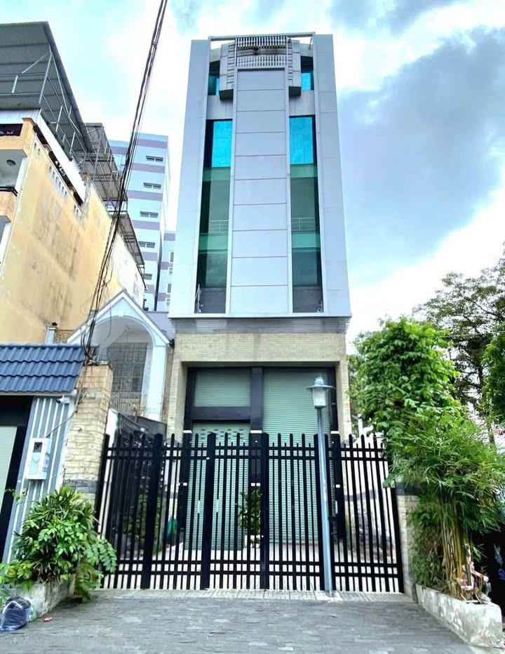 Cho thuê tòa nhà mặt tiền đường Trường Sơn, Quận 10 - Diện tích 234m², vị trí đắc địa!