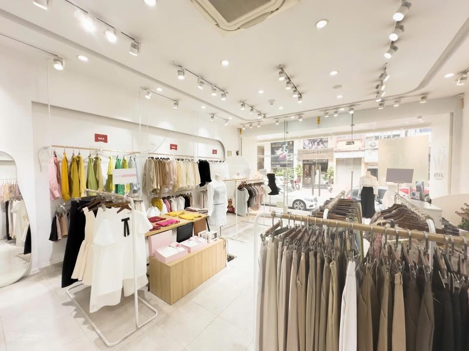 Mặt bằng kinh doanh Đường Nguyễn Hy Quang, Đống Đa 100m² giá 46 triệu - Khu phố thời trang sầm uất!