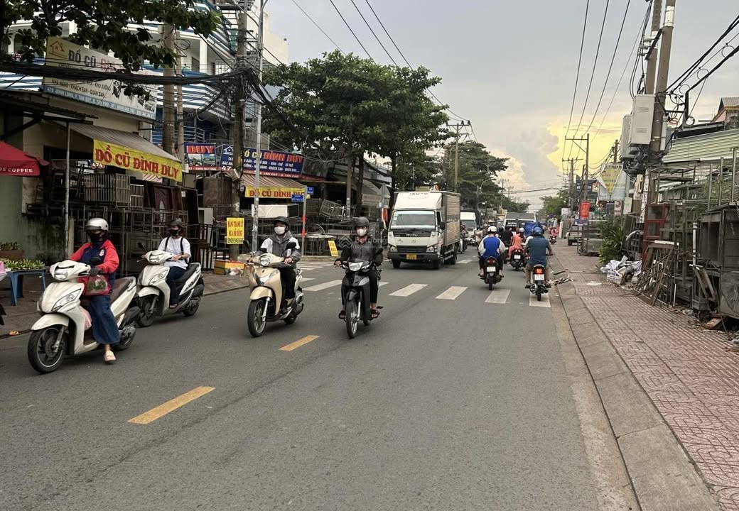 Khách sạn mặt tiền kinh doanh Tân Quý 100m² giá 20 tỷ - Cơ hội đầu tư hấp dẫn!