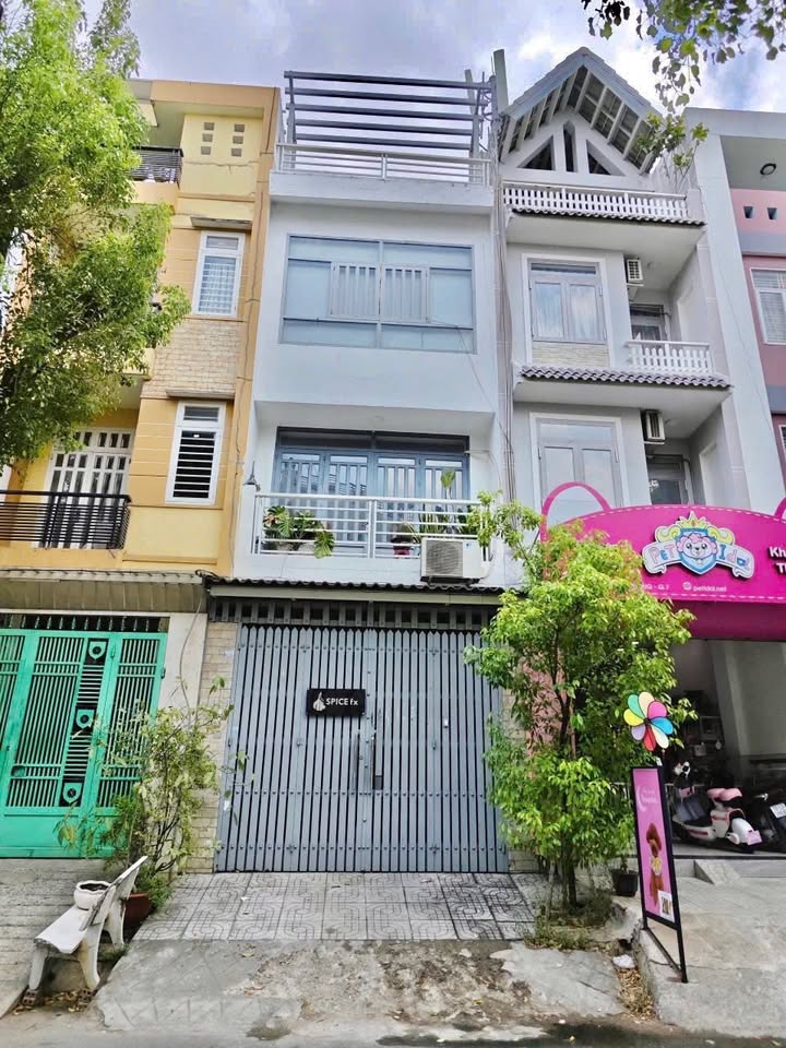 Nhà mặt tiền đường Số phường Tân Phong Q.7 diện tích 72m² giá 23 triệu - Kinh doanh thuận lợi!
