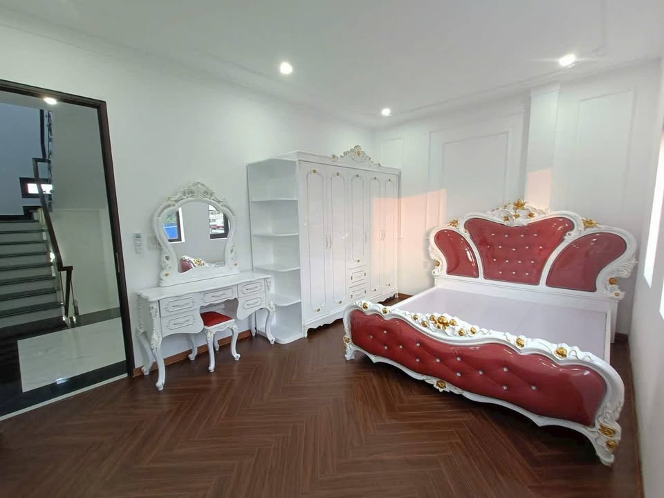 Nhà 3 tầng Phạm Văn Đồng 40m² giá 2.38 tỷ - Sổ đỏ chính chủ, ô tô đỗ cửa!