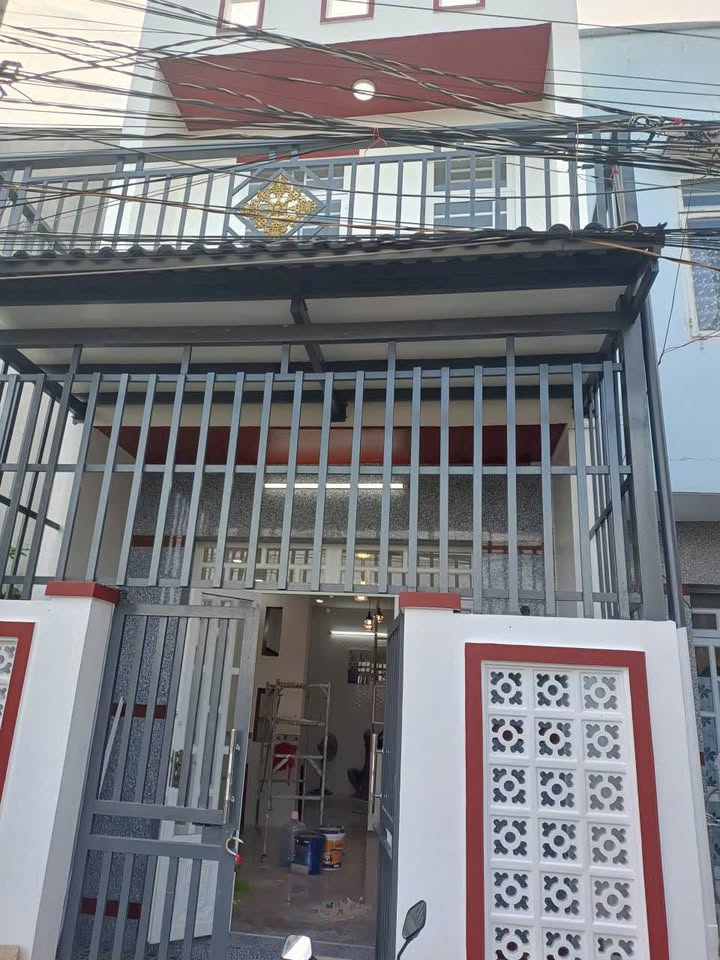 Nhà bán nở hậu 43m² tại Long Trường - Giá chỉ 1.7 tỷ, chính chủ!