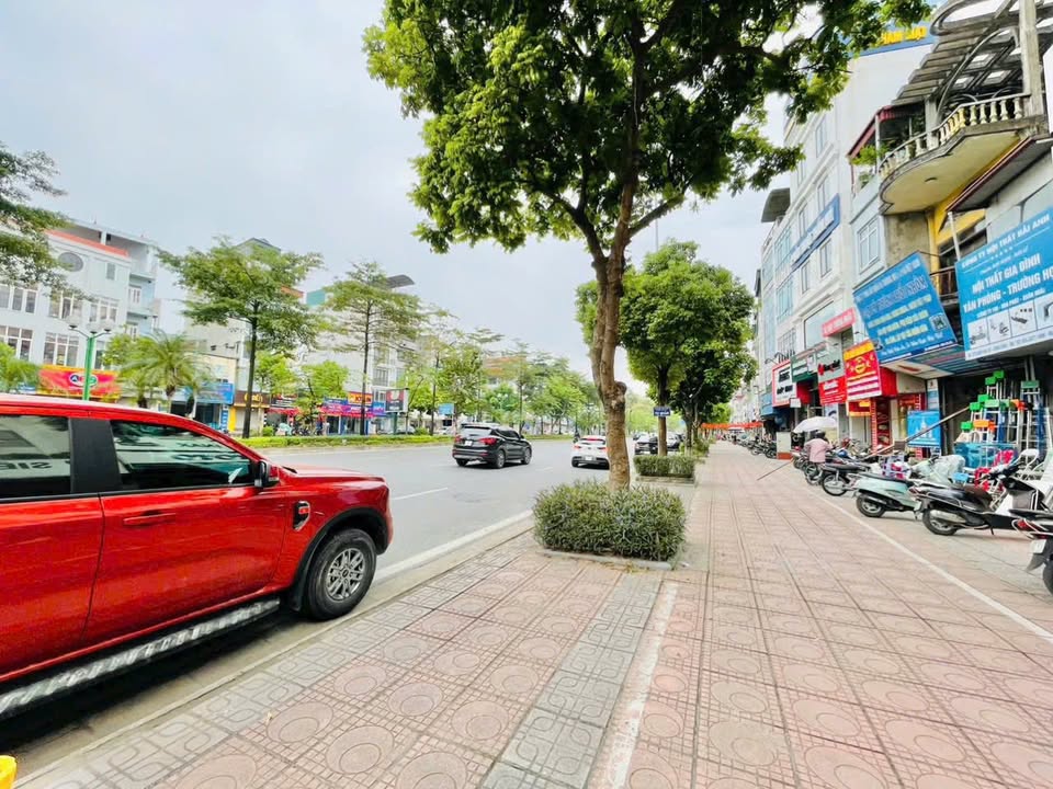Mặt phố Ngô Gia Tự Long Biên 156m² giá 48 tỷ - Vị trí kinh doanh đắc địa!