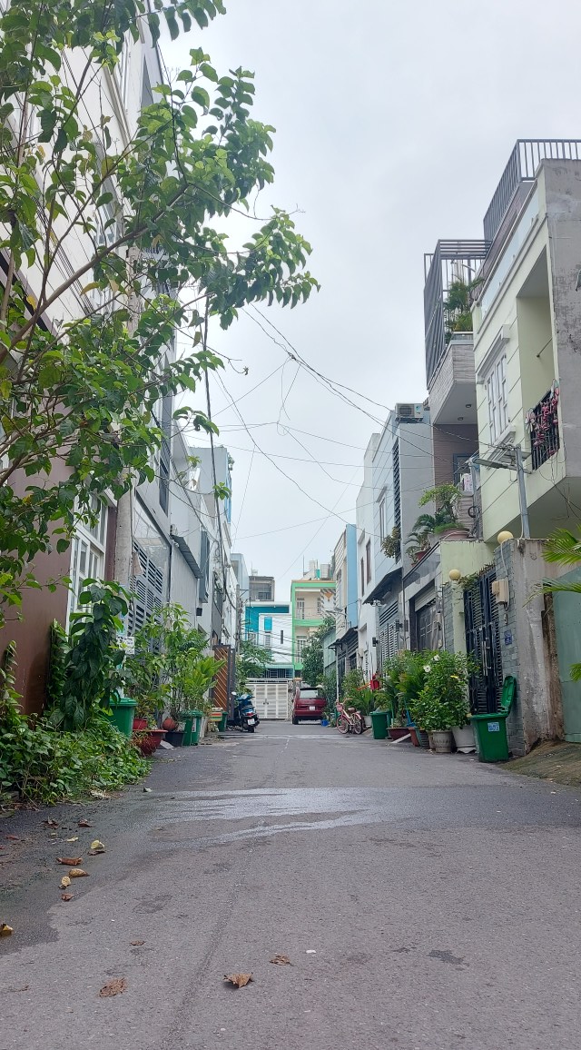 Nhà trệt lửng đường 102 Lã Xuân Oai quận 9, 80m² giá chỉ 5.9 tỷ - Gần trường học các cấp!