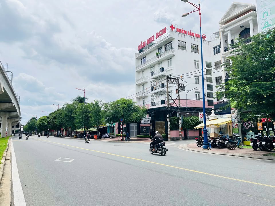 Nhà mặt tiền đường Nguyễn Văn Bá, Thủ Đức, 113.6m² - Sẵn sàng vào ở!