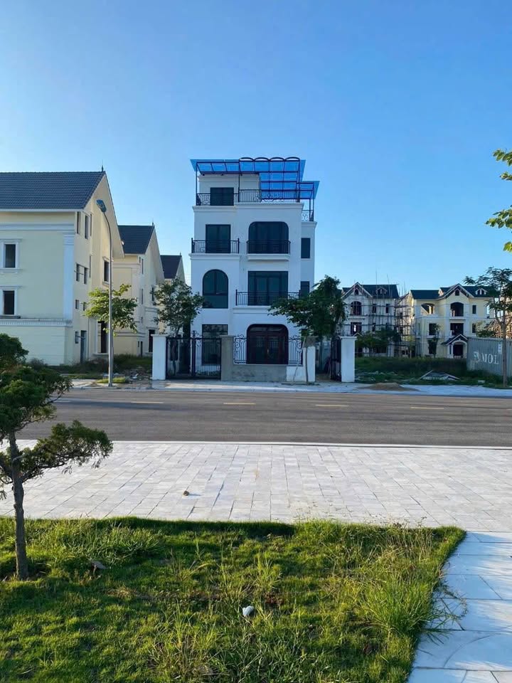 Biệt thự 4 tầng phường Nghi Hương Cửa Lò 311m² giá 18 tỷ - Gần bãi biển chỉ 100m!