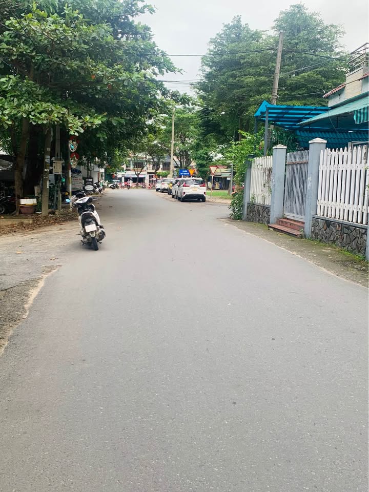 Bán đất mặt tiền đường Nhựa Yến Nê 1, xã Hòa Tiến 100m² - Sổ hồng chính chủ, giá chỉ 2.45 tỷ!