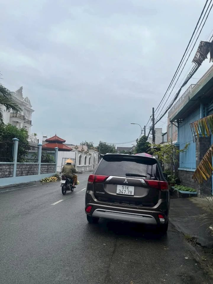 Xưởng bán mặt tiền Xuân Thới Thượng 300m² giá 11.5 tỷ - Đầu tư sinh lời ngay!