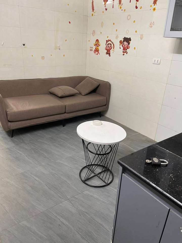 Nhà cho thuê tầng 1 Ngõ 38 Yên Lãng, 6.5 triệu - Tiện nghi đầy đủ, sẵn sàng vào ở!