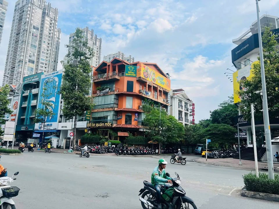 Bán tòa nhà góc 2 mặt tiền Nguyễn Thị Thập, quận 7 - Đầu tư sinh lời bền vững!