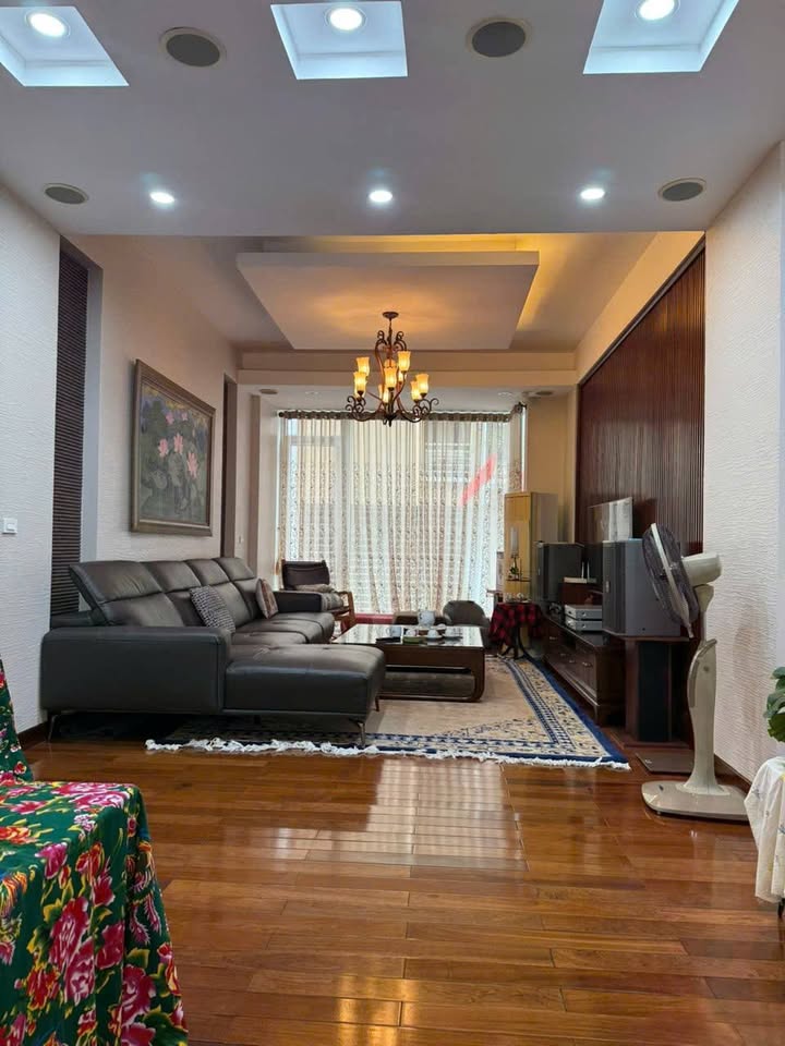 Nhà riêng Gia Thụy, Long Biên 65m² giá 23 tỷ - Thiết kế phong thủy, ô tô vào tận nơi!