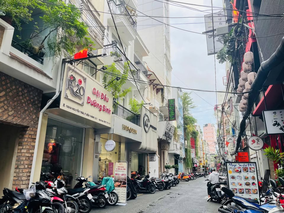 Cho thuê nhà mặt tiền Nguyễn Trãi, Quận 1, 90m² - Kinh doanh sầm uất!