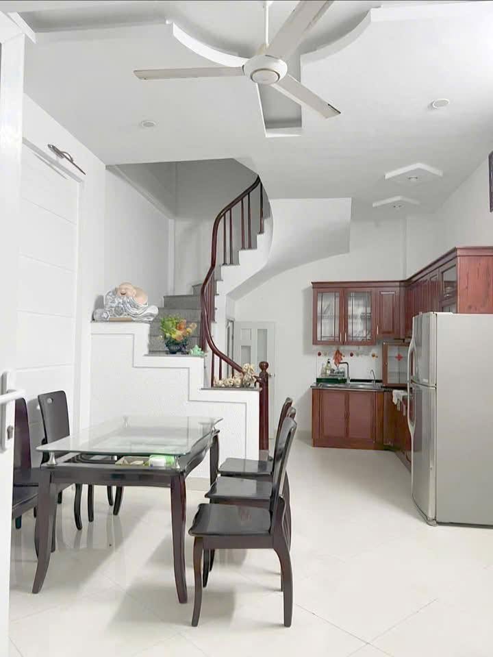 Nhà cho thuê 5 tầng Ngõ 38 Xuân La, Tây Hồ - 12 triệu/tháng - Đầy đủ nội thất