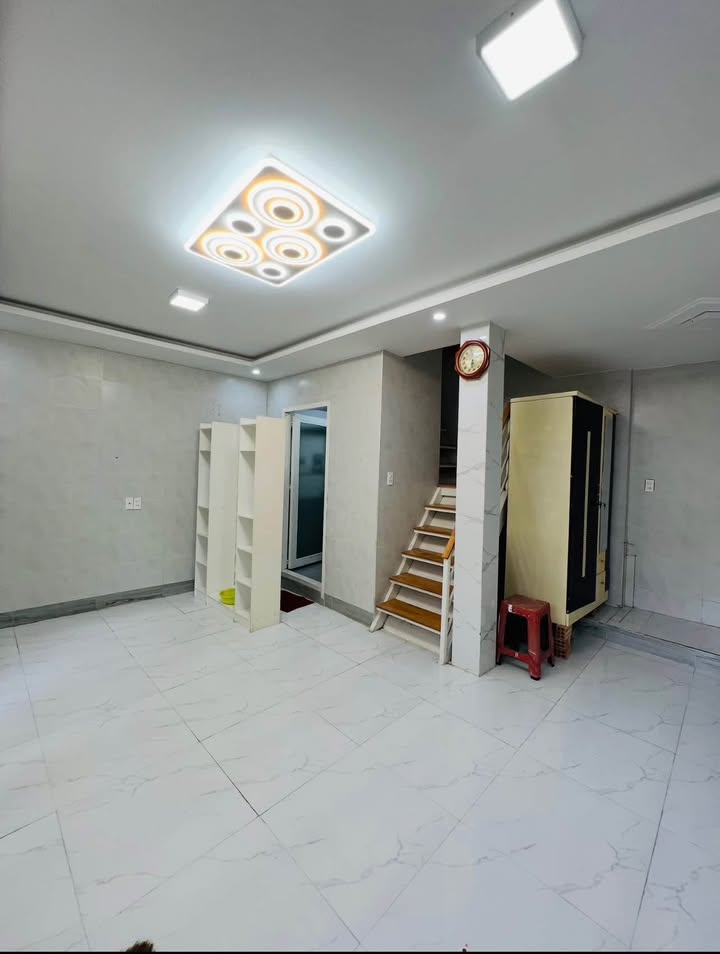 Nhà cho thuê Đào Duy Từ 100m² giá 6 triệu - Không thể bỏ qua!