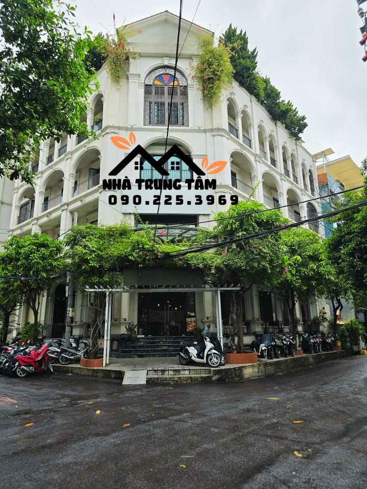 Tòa nhà góc 2 mặt tiền Nguyễn Gia Trí, Bình Thạnh 400m² - Cho thuê ngay!