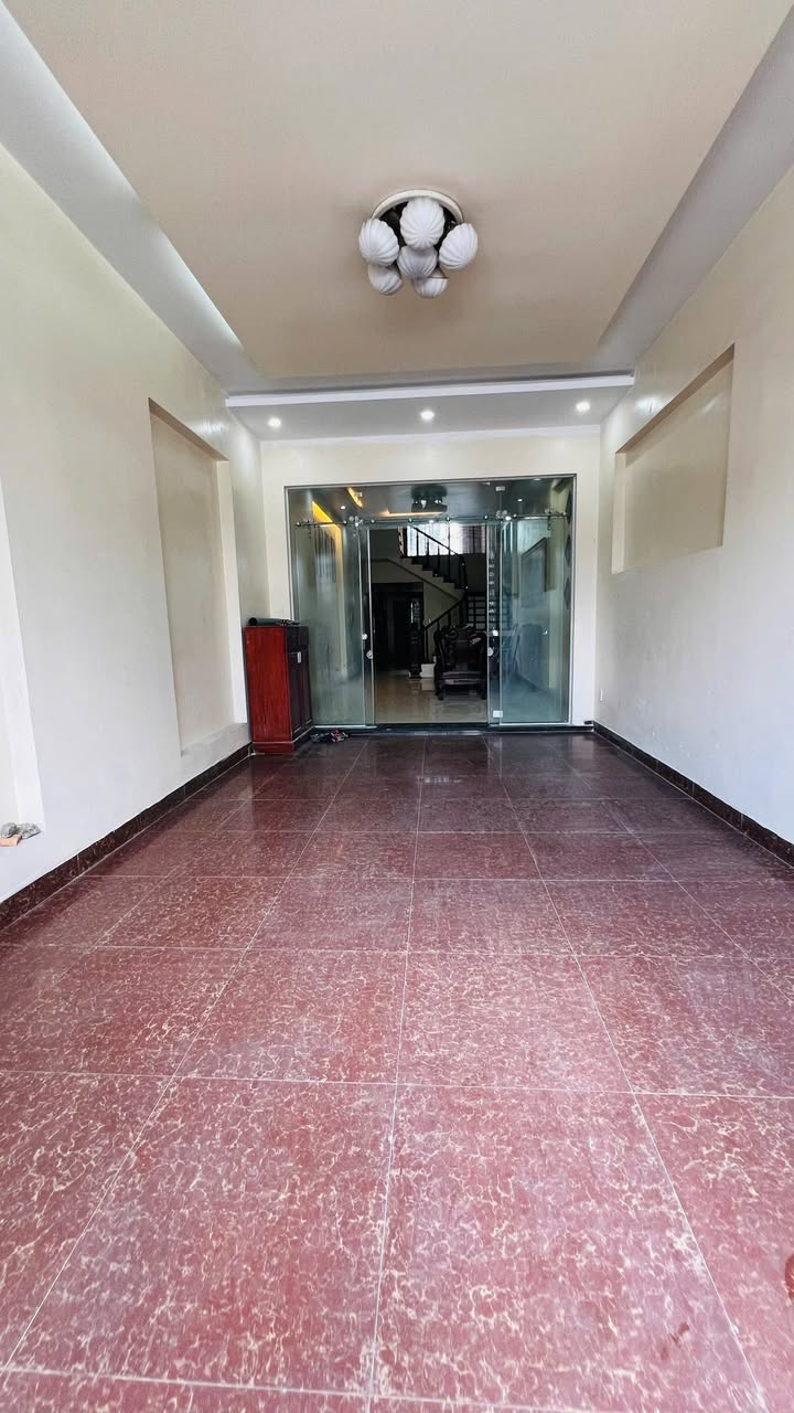 Nhà cho thuê 4,5 tầng mặt đường Nguyễn Bỉnh Khiêm, Hải An, Hải Phòng - Giá chỉ 12 triệu/tháng