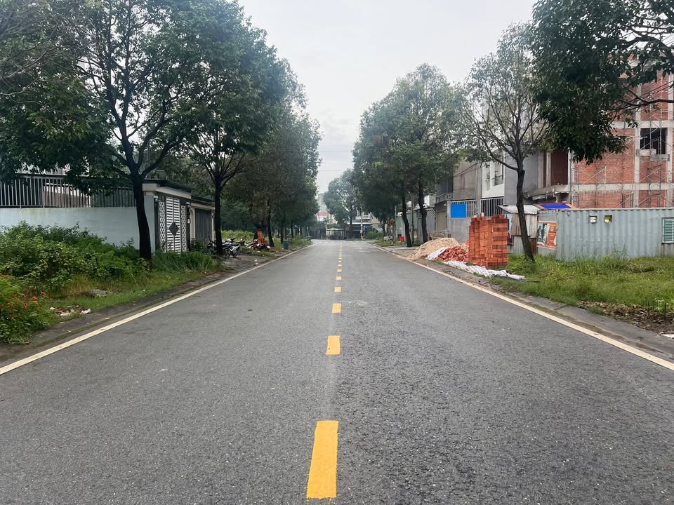 Đất nền TĐC Phú Chánh, Tân Uyên 150m² giá 2.85 tỷ - Vị trí đẹp, dân cư đông đúc!