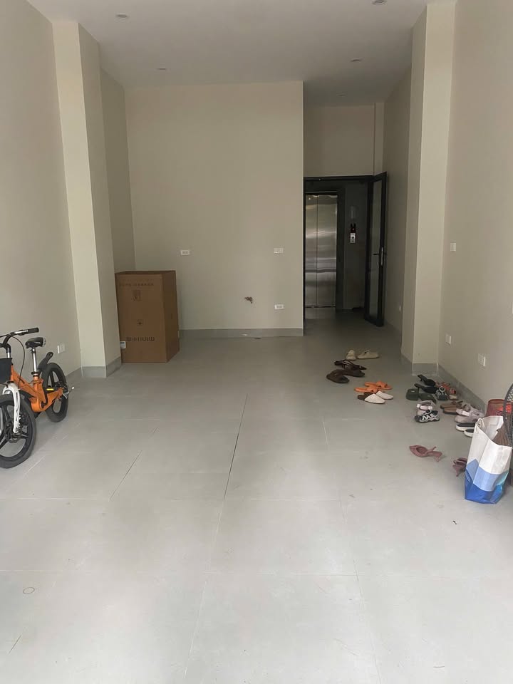 Cho thuê mặt phố Phan Kế Bính, Ba Đình 35m² - Vỉa hè rộng, đông đúc!