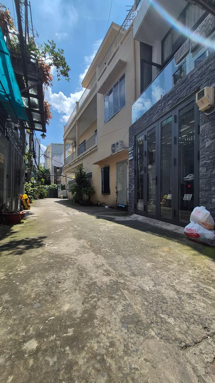 Nhà góc 2 mặt tiền Nguyễn Xí 93m² giá 9.7 tỷ - Kinh doanh thuận lợi!