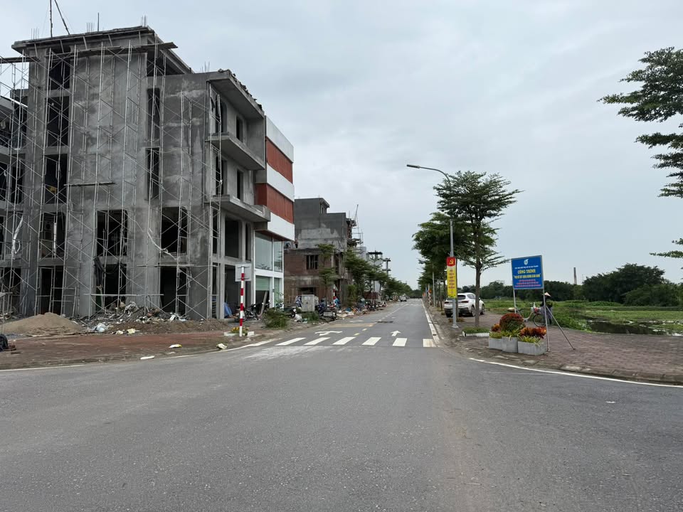 Nhà tái định cư Lô góc 30m² Liên Ninh giá 5 tỷ - Giao dịch nhanh chóng!